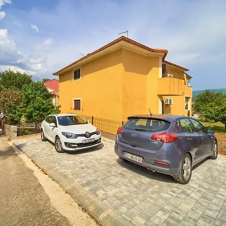 Ivana Apartamento *